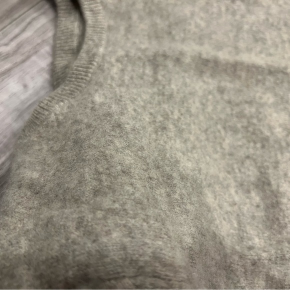 Cashmere sweater 🌧🫶 - Picture 3 of 5